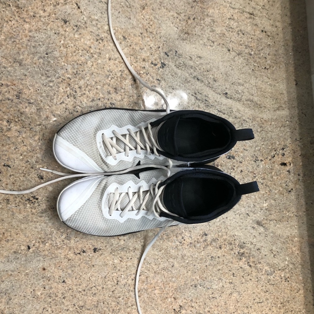 Black and white mens nike basketball shoes - Picture 4 of 4